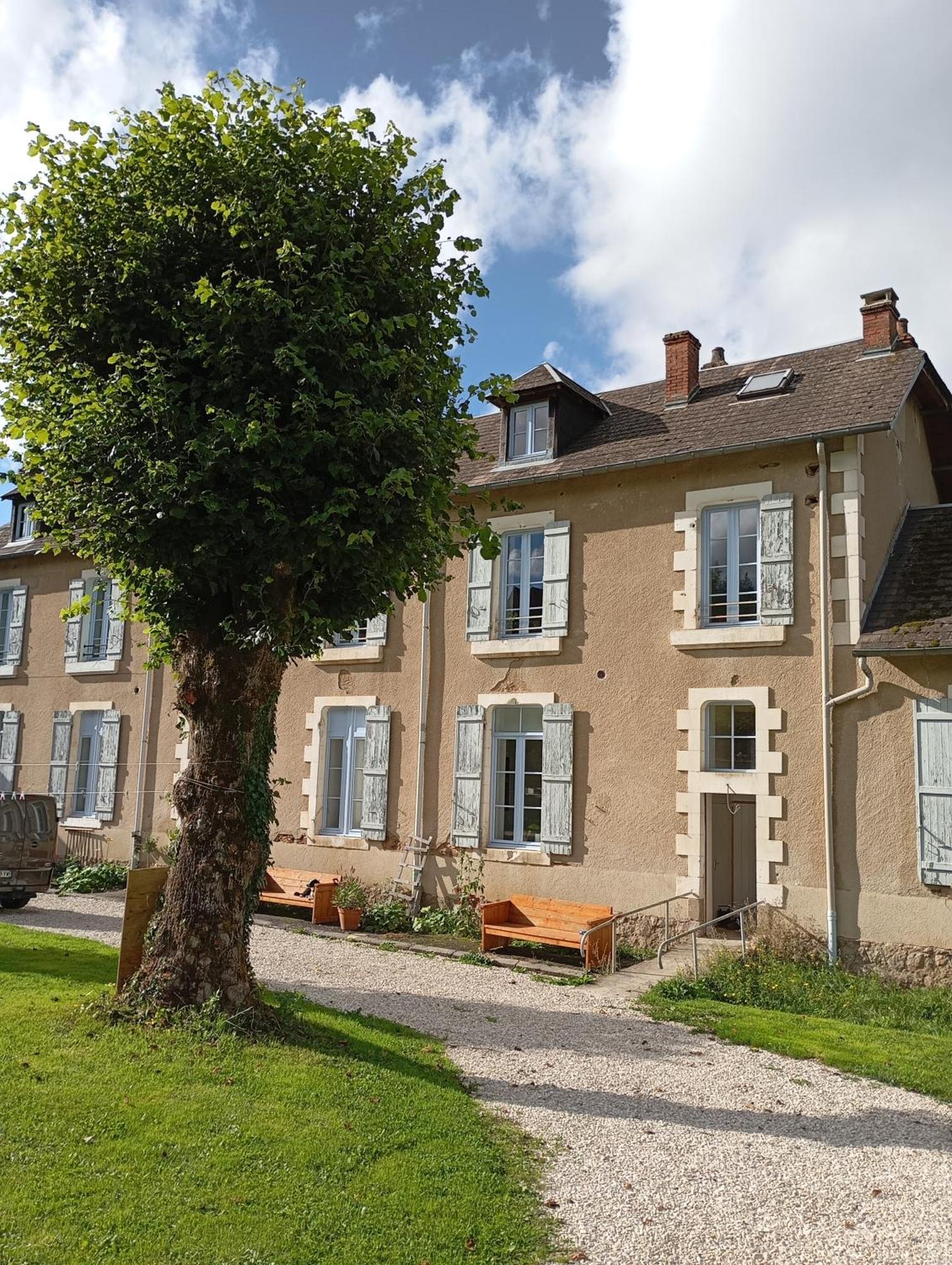 L' Ancienne Ecole Du Morvan Larochemillay Exterior photo